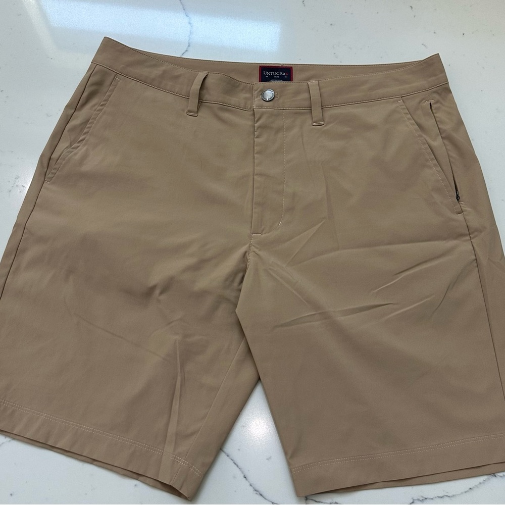 UNTUCKit Men's Beige Flat Front Shorts